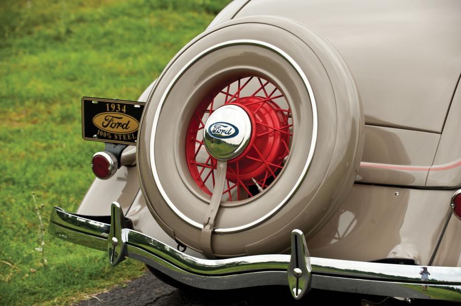  Ford DeLuxe Roadster 1934 года  (фото 31 из 43)